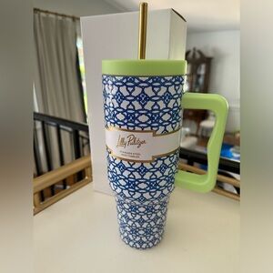 NIB Lilly Pulitzer Insulated 40oz Tumbler with Lid and Straw Blue Lattice